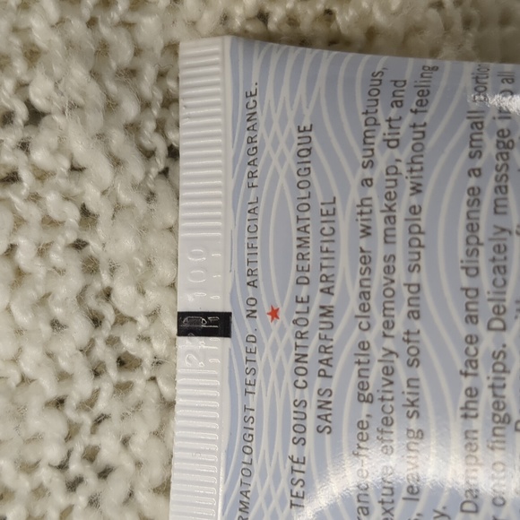 First Aid Beauty Pure Skin Face Cleanser, 56.7g/2.0oz - Picture 4 of 7